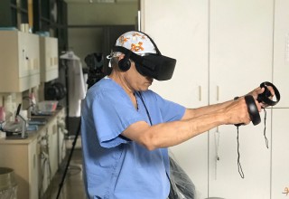 Surgeon using medical imaging and VR system for surgical planning