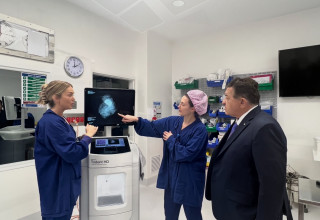 Epworth Hospital Theatre Staff and the Trident Imaging Machine