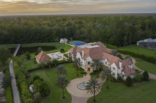 ALLURING ALAQUA ESTATE ENTERS MARKET FOR $5.75 MILLION