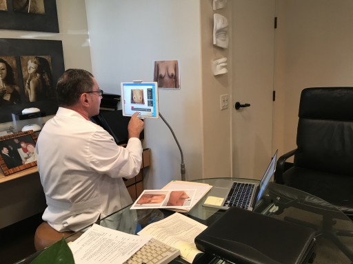 Newport Beach Plastic Surgeon Uses ILLUSIO 3D Breast Simulation for Remote Patient Consultation