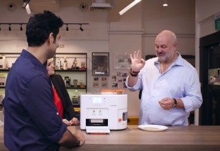 Werner Vogels, VP & CTO, Amazon tasting Rotimatic rotis with Pranoti Nagarkar and Rishi Israni, Co-Founders of Zimplistic