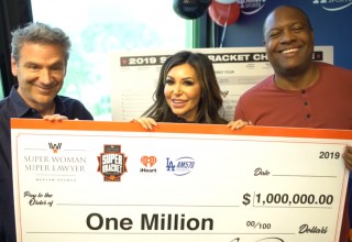 Maryam Parman with $1 million check Fred Roggin and Rodney Peete