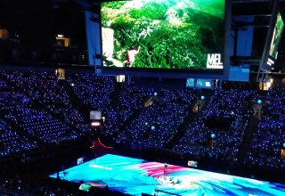 LED Wristbands Light Up Every Person at Motivational Event