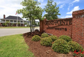 Grand Pointe Apartments Entrance