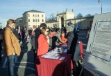 Visitors to the Youth for Human Rights booth in Munich, Germany, were welcome to take copies of the What are Human Rights? booklet to learn the 30 articles of the Universal Declaration of Human Rights and help educate others in these basic principles.