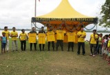 The Volunteer Ministers trained the Puerto Nariño police, whom they then presented with their own Volunteer Ministers T-shirts.