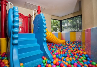 Novotel Phuket Surin Beach - Phuket Family Hotel Kids Club