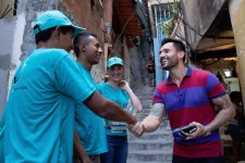 Volunteers are getting the truth about drugs to the favelas, communities marred by drug gangs and cocaine abuse.