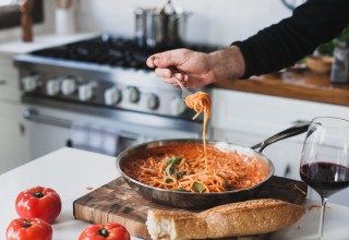 Sardel Cookware, with pasta 