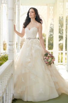 Martina Liana Designer Wedding Dress Style 821