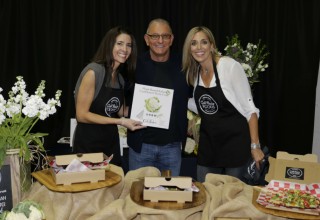 Celebrity Chef Robert Irvine is a fan!