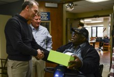 Andersen Windows & Doors Employee saying "Thank You" to a Phoenix Area Veteran