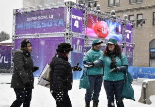 Drug education volunteers brave below-freezing temperatures to reach out with drug education booklets 