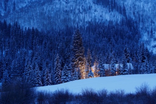 Perfect Holiday Gift: New Book 'Living Beneath the Colorado Peaks' Combines Breathtaking Photography and Rocky Mountain Lifestyle Inspiration