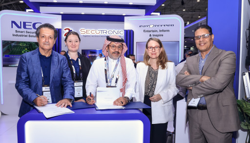 easescreen and Secutronic Sign Reseller Agreement at Intersec 2024 in the Presence of Former Austrian Minister Margarete Schramböck