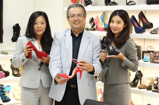 EDS Footwear Bridges Cultures with a Multilingual Team