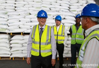 Bill Gates Visits Agriculture Terminal During Tanzania Learning Trip