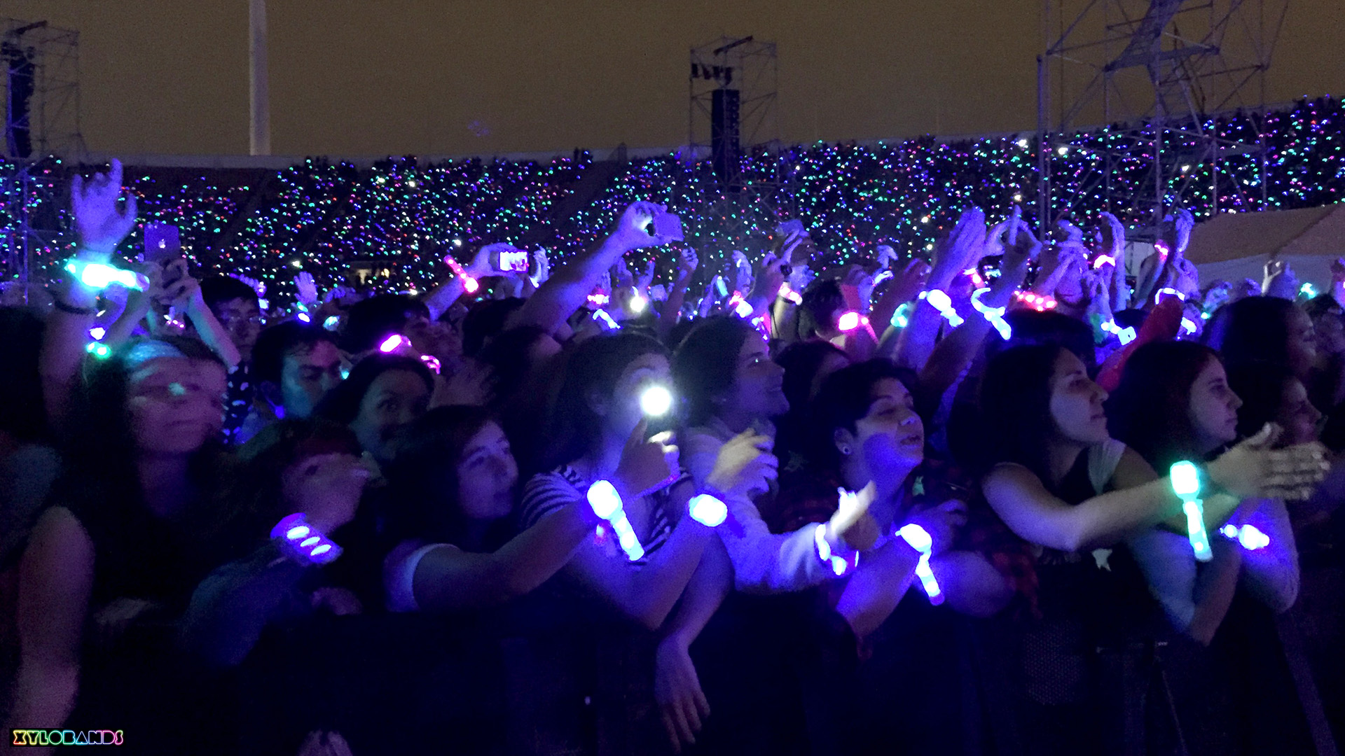 Coldplay Wristbands Light Up Audiences on a Head Full of Dreams Tour