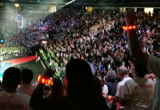 Wristbands Light Up in Sync With Motivational Event