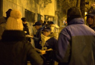  Volunteers from the Madrid chapter of United for Human Rights and Asociación FOARE reached out to refugees at the immigration office to inform them of their rights.