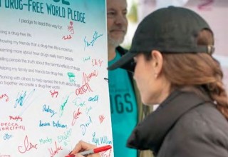 Hundreds pledged to live drug-free lives 