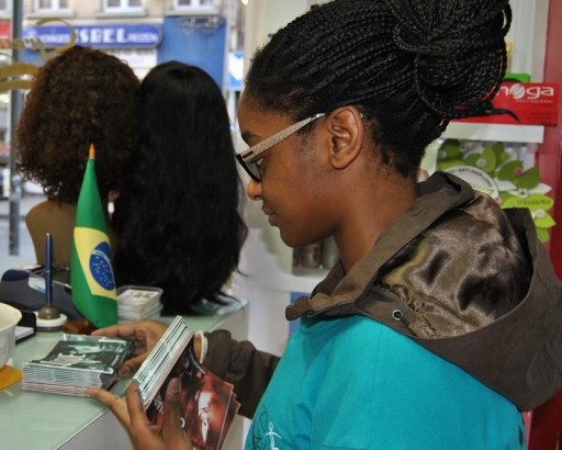 Brussels Scientologists Promote a Drug-Free Day After Christmas Day