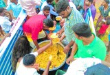 The Youth for Human Rights Chennai chapter fought poverty on Human Rights Day, bringing food to outlying areas in their human rights truck. 