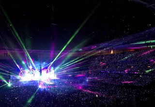 Coldplay Lights Up Everyone on A Head Full of Dreams Tour